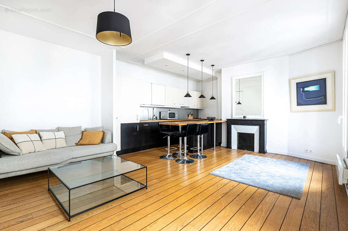 Appartement à PARIS-16E