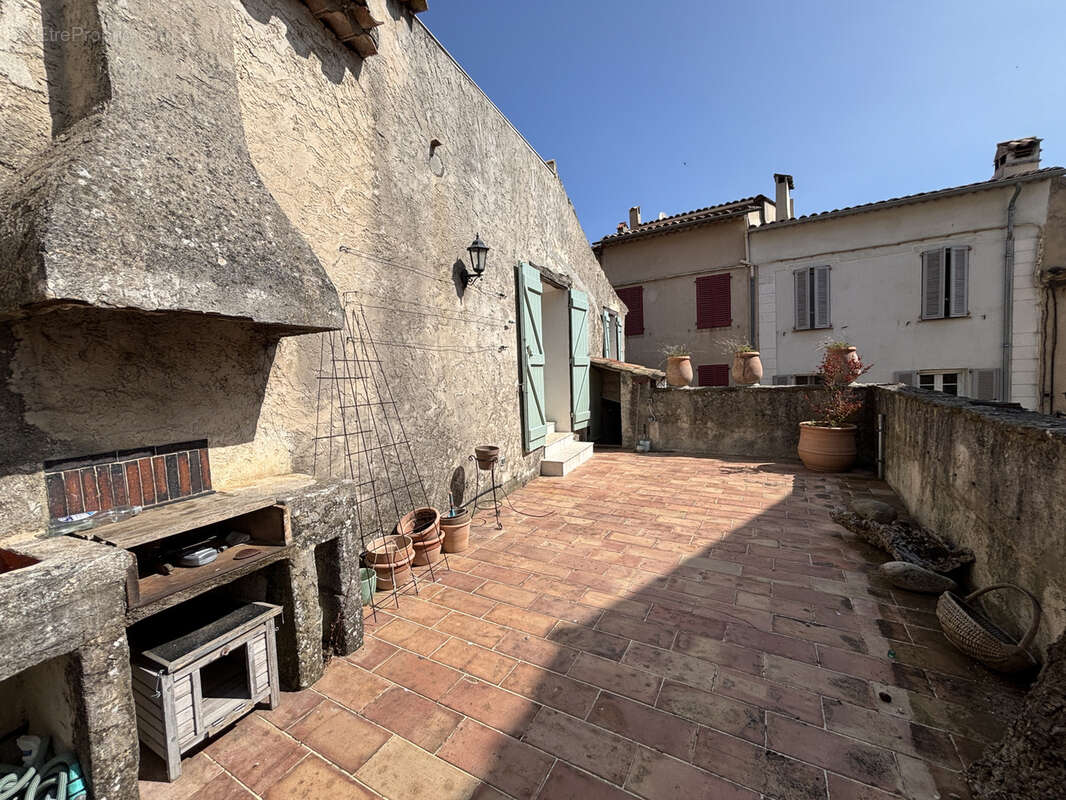 Maison à LA GARDE-FREINET