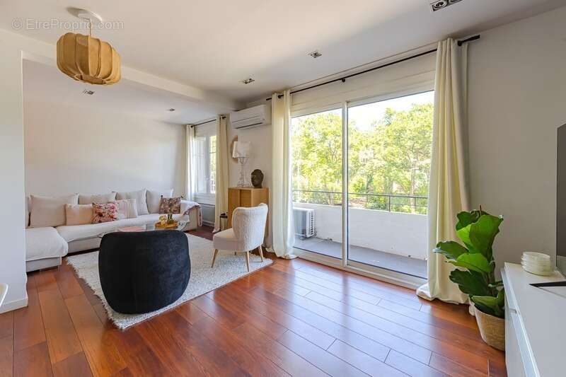 Appartement à MARSEILLE-8E