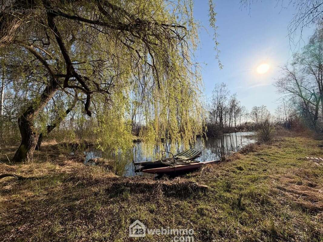 Et si ce terrain devenait le point de départ de votre projet nature : chalet de loisirs, coin détente ou refuge familial ? - Terrain à PIERREPONT