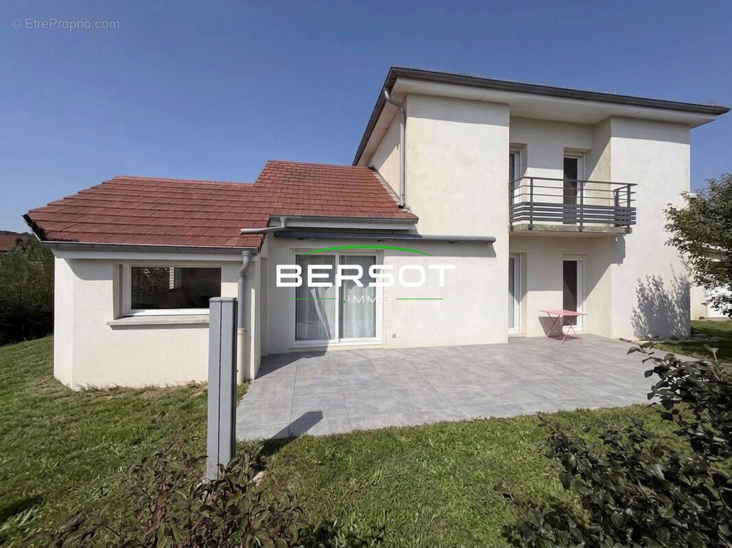 EXCLUSIVITÉ BERSOT IMMOBILIER - Villa contemporaine 145 m² avec 3 chambres, bureau, terrain de 946 m² et vue dégagée - photo 3