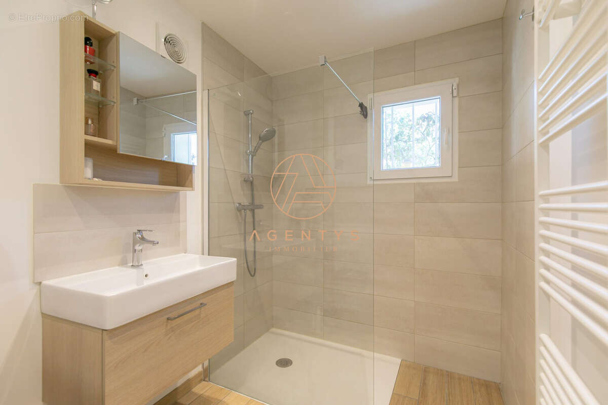 Maison à SAINT-MAUR-DES-FOSSES