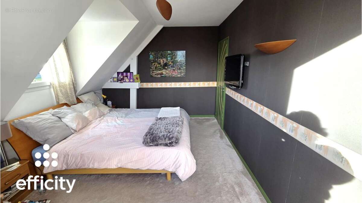 Maison à MONTREUIL-LE-GAST