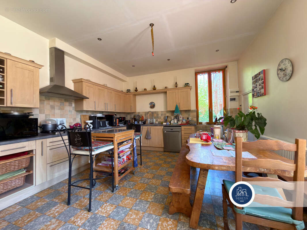 Propriété de caractère avec trois habitations, piscine et dépendances - photo 9
