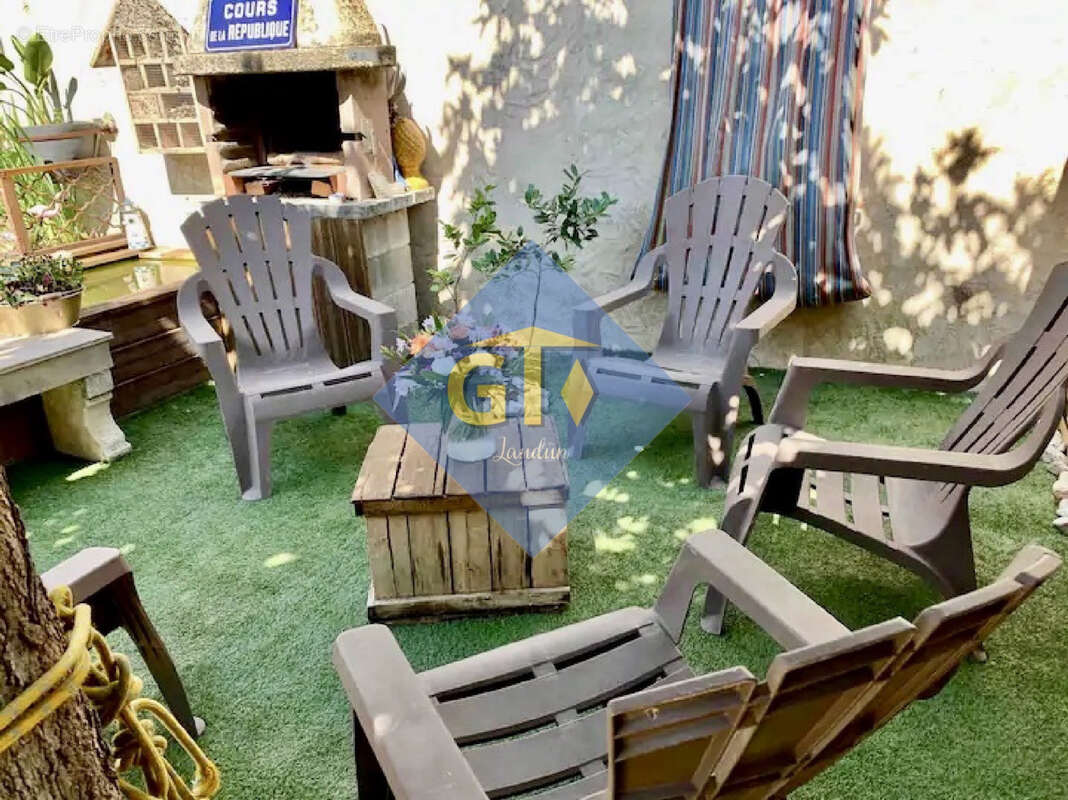 Maison à LAUDUN-L'ARDOISE