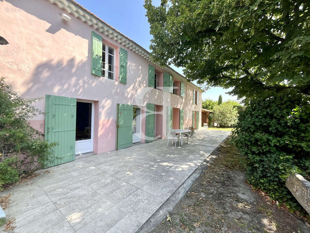 Maison 141 m² à Noves  - photo 2