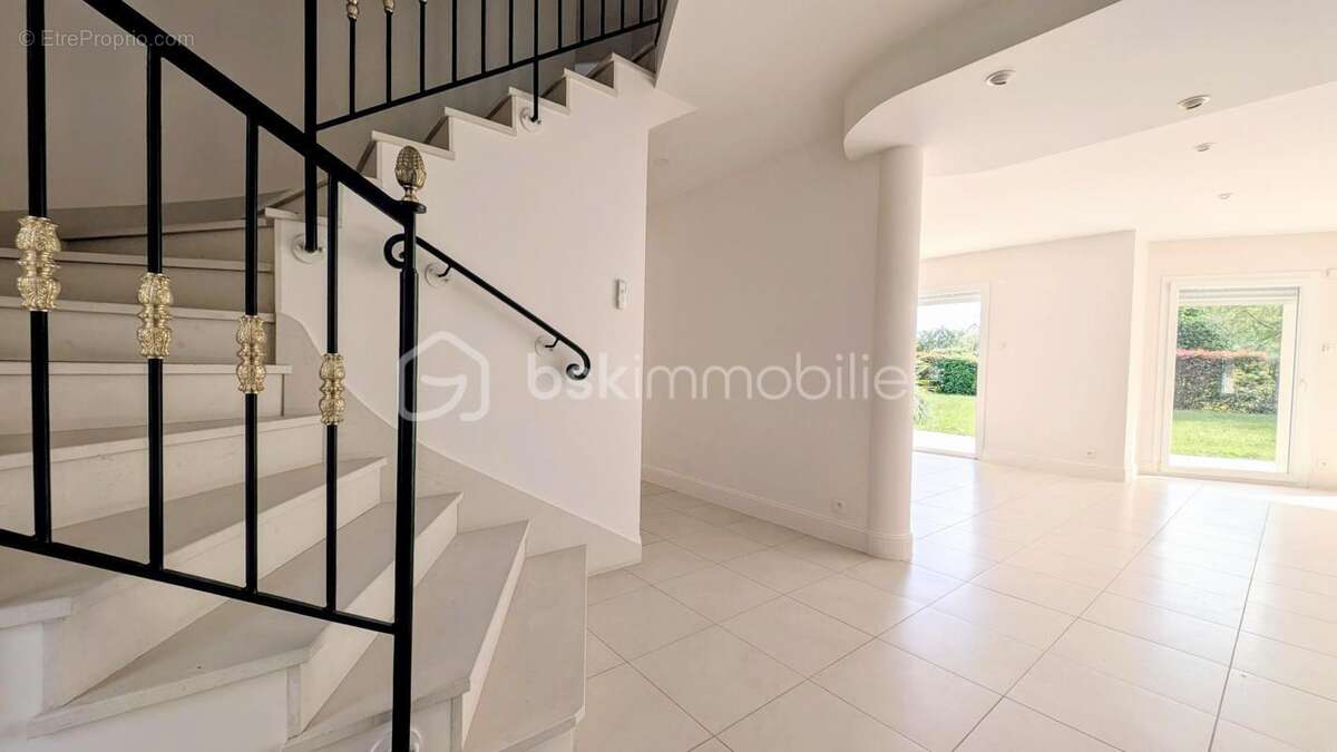 Maison familiale de caractère pensée pour recevoir et partager - photo 4