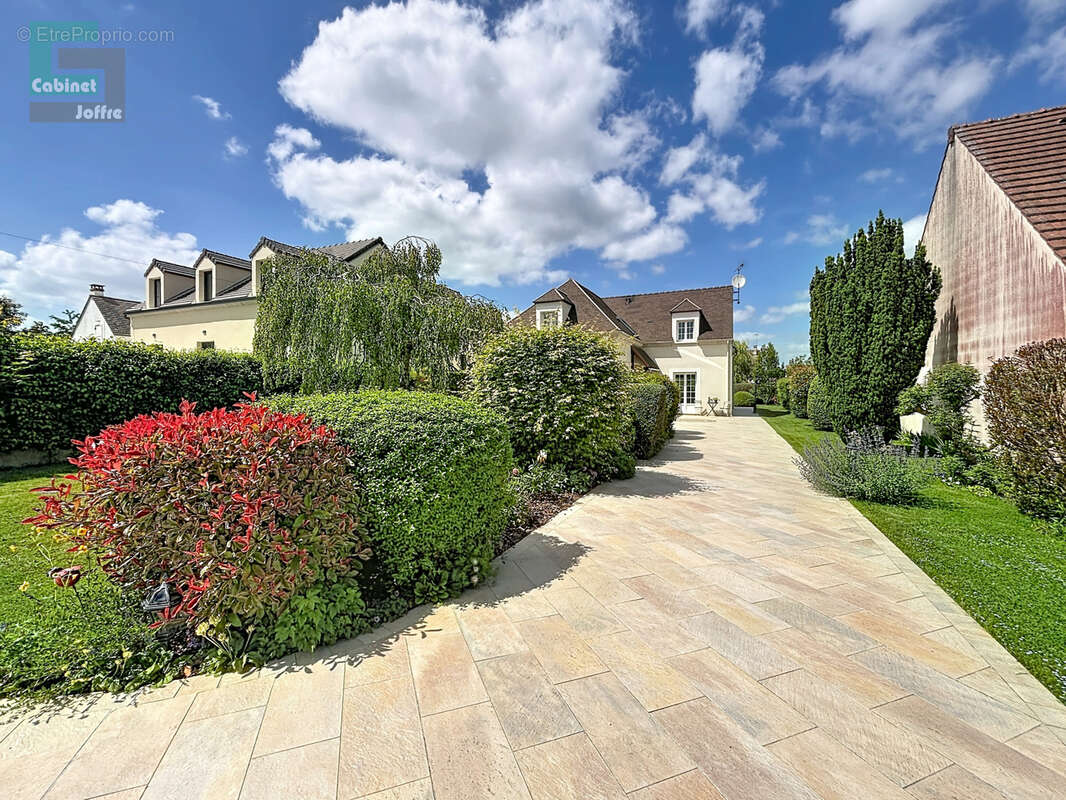 Maison à FONTAINE-LE-PORT
