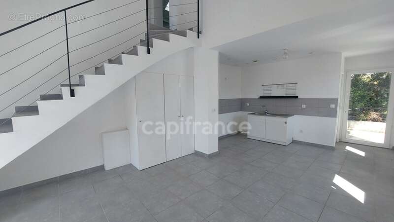 Appartement à vendre 3 pièces VILLENEUVE LES AVIGNON (30) - photo 5
