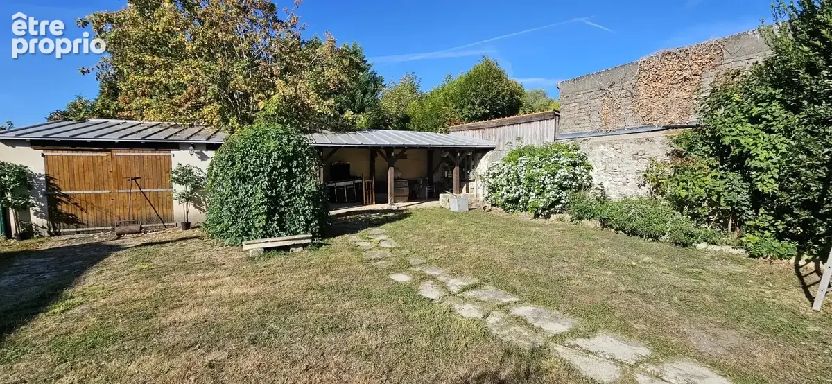 Authentique maison en pierres de 158 m² avec jardin et garage - photo 2
