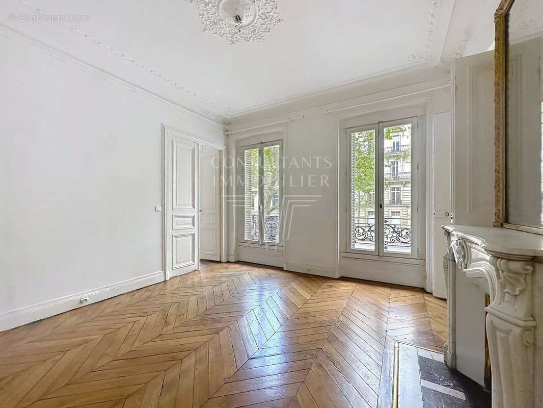 Appartement à PARIS-8E