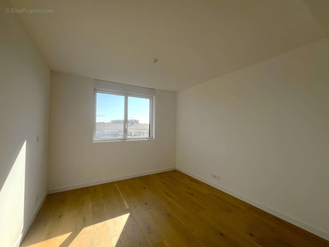 Appartement à SAINT-LAURENT-DU-VAR