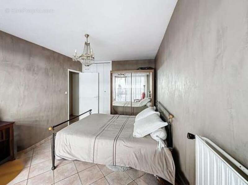 Appartement à MARSEILLE-1E