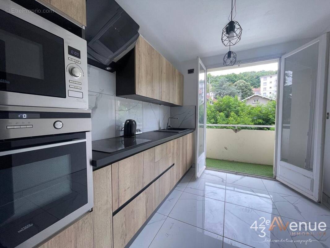 Appartement à SAINT-ETIENNE