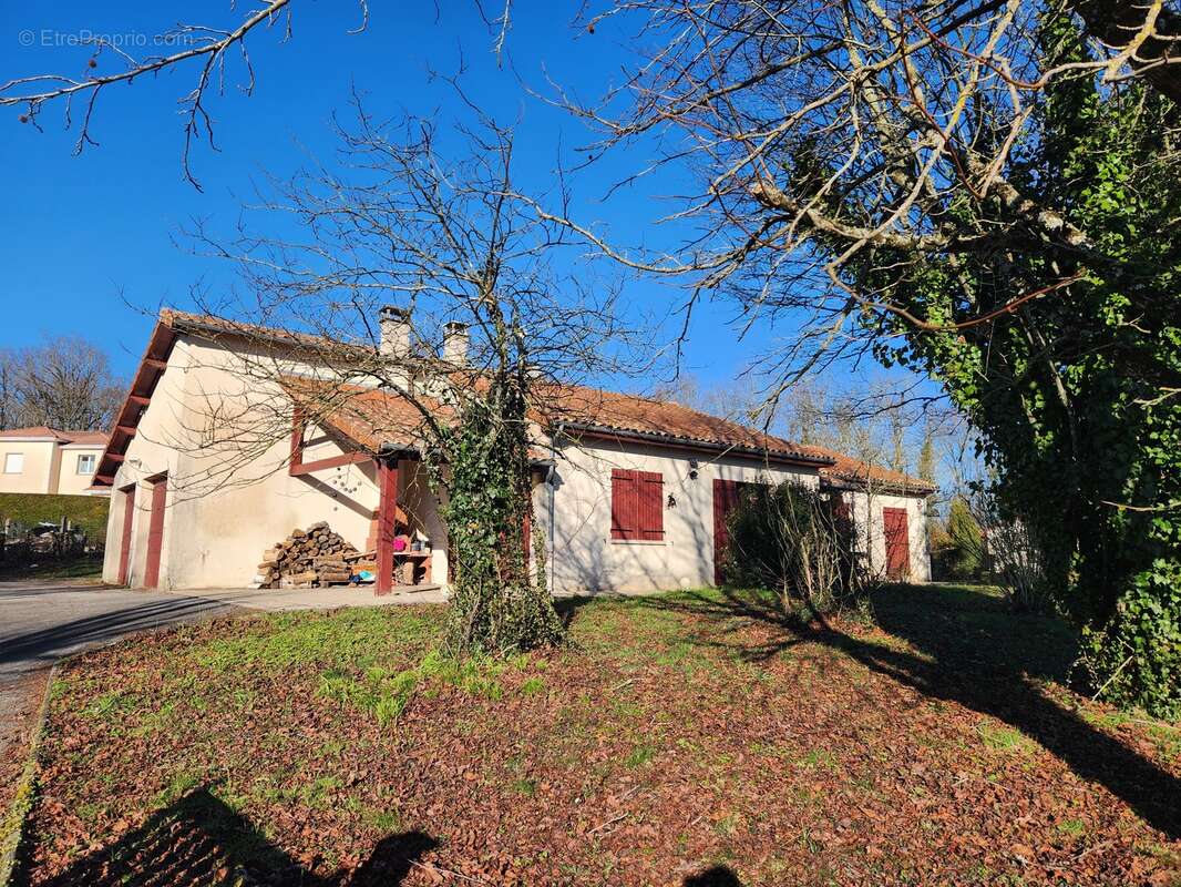 Maison à SAINT-LEONARD-DE-NOBLAT