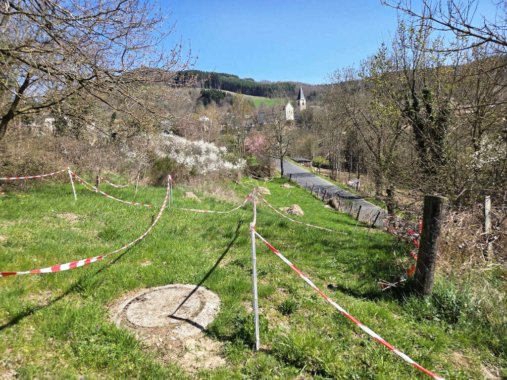 Terrain à SAINT-HOSTIEN