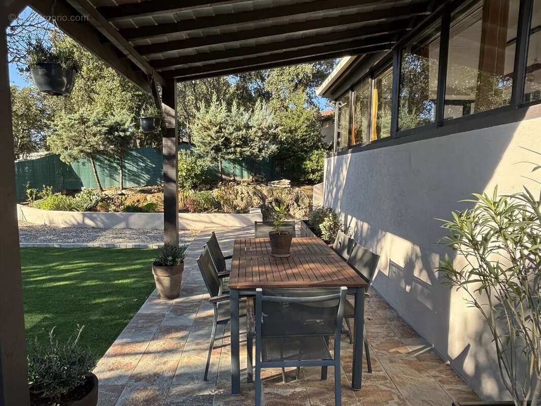 Maison à ROQUEBRUNE-SUR-ARGENS