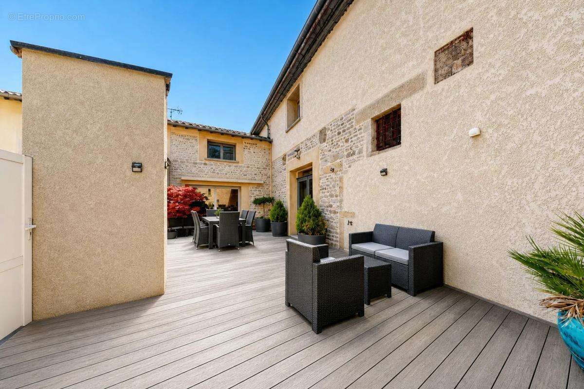 Superbe maison familiale de 230 m² - la chapelle-de-guinchay - photo 13