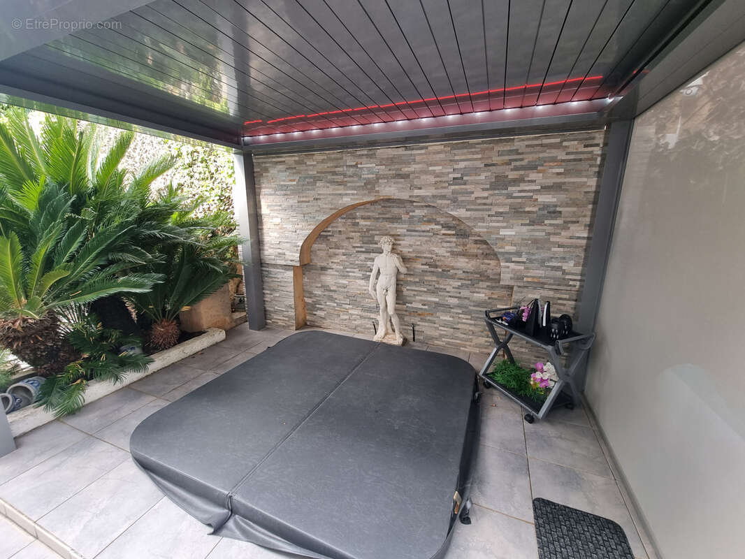 Limite mandelieu ville t4/t5 de 150m2 vue mer panoramique jardin entourant jacuzzi garage - photo 34