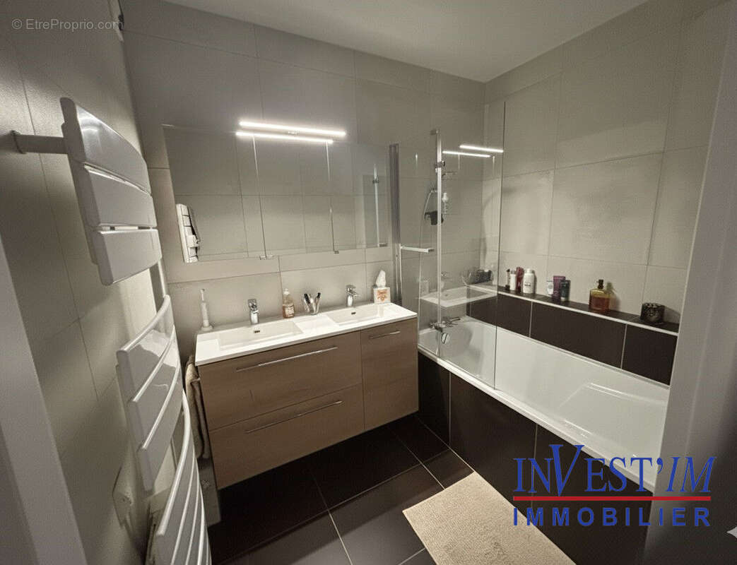 Appartement à SAINT-GENIS-LAVAL