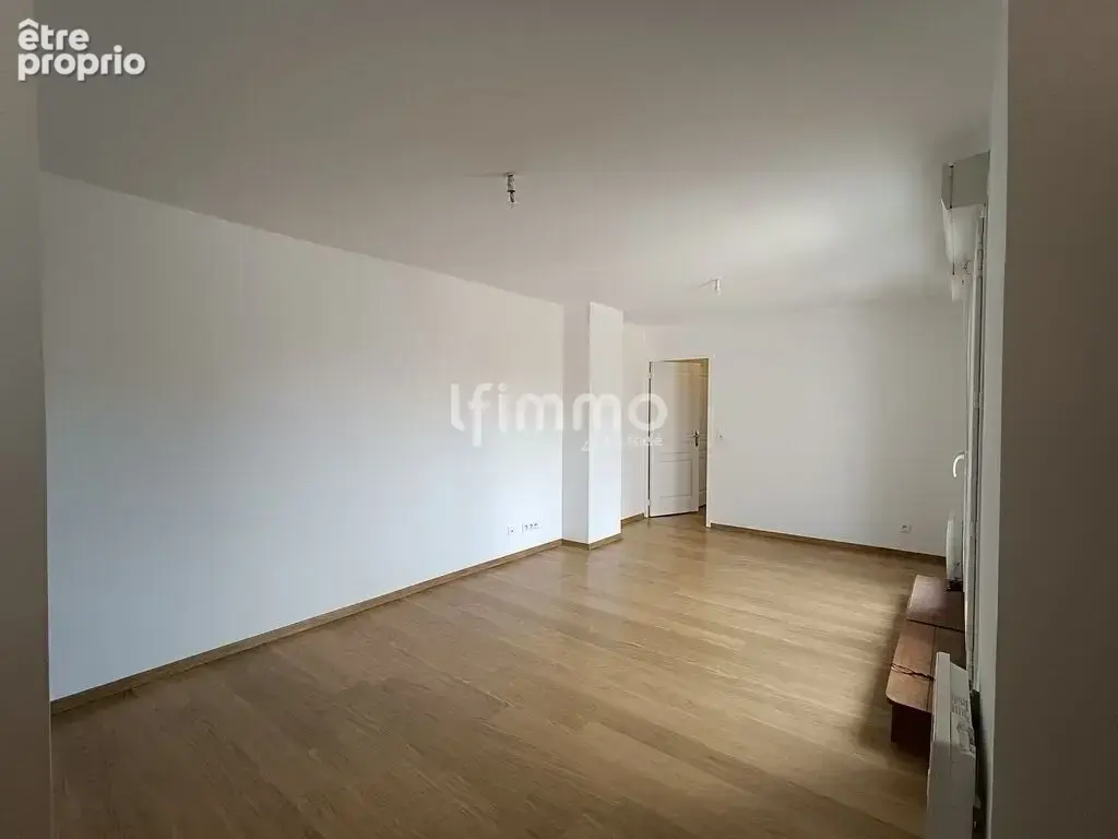 Gisors centre grand T2 65 m² dernier étage avec ascenseur et par - photo 3