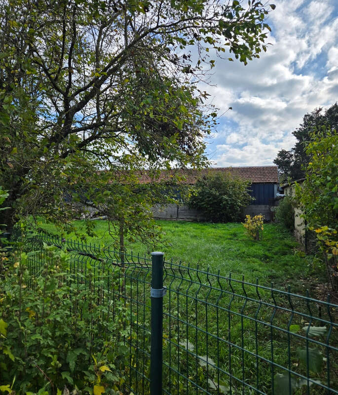 Maison à POILLE-SUR-VEGRE