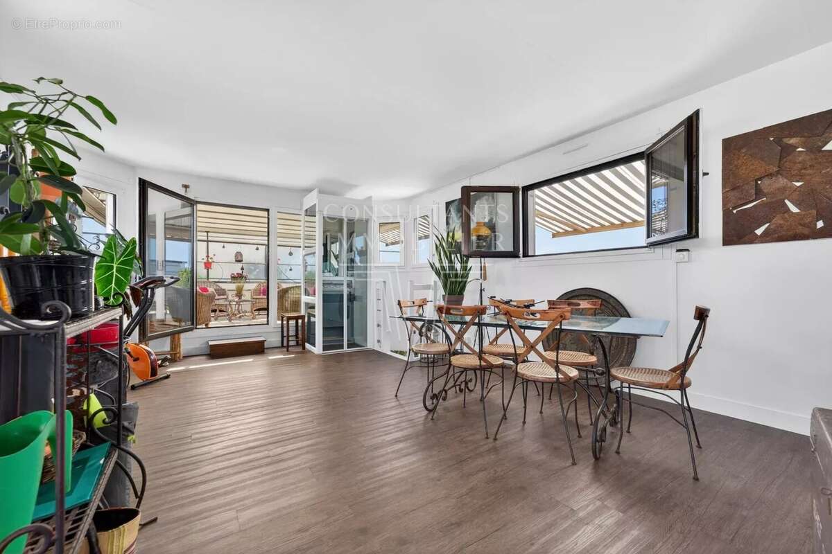 Appartement à LEVALLOIS-PERRET