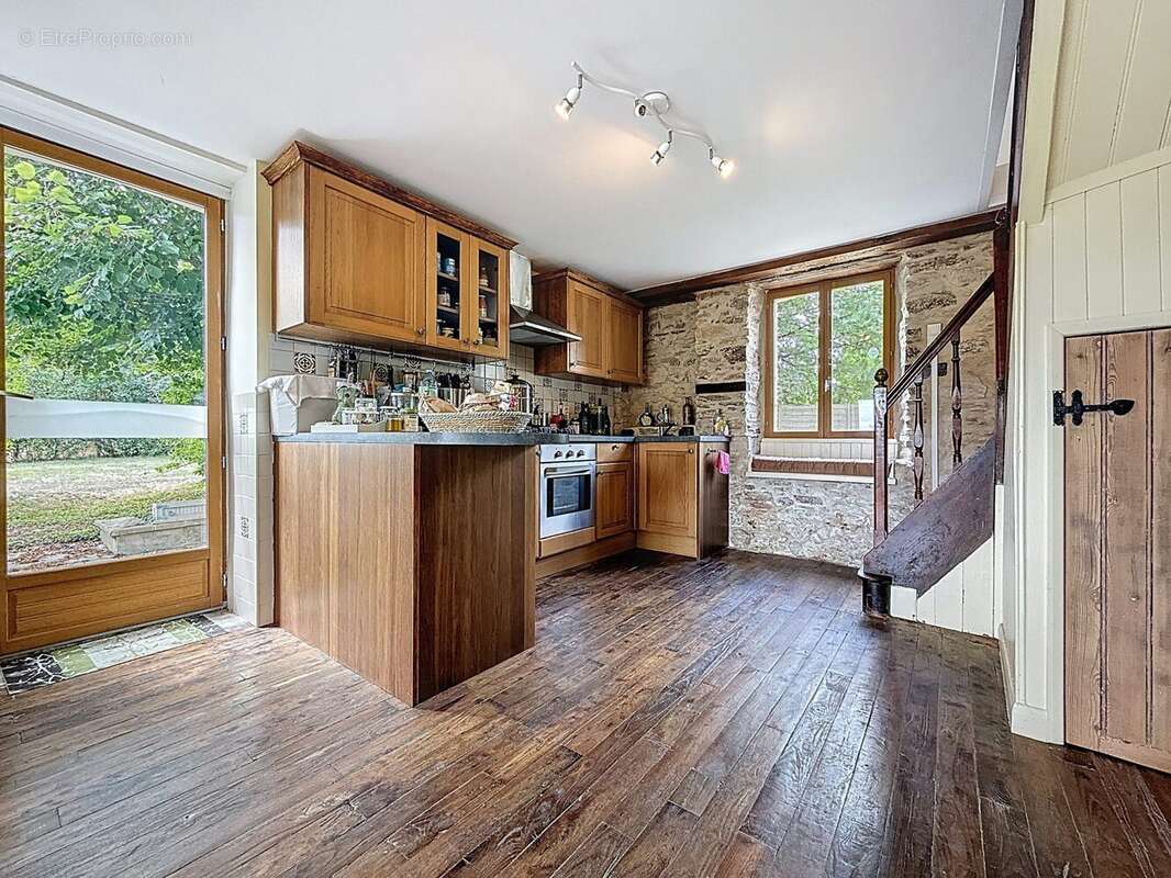 Maison à SAINT-PIERRE-DE-FRUGIE