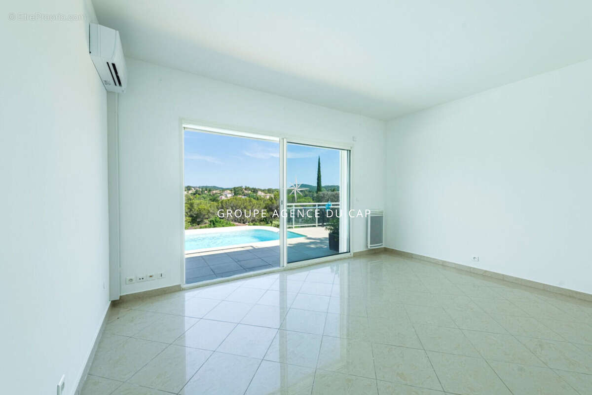 Vue degagee tres belle villa lumineuse de 7 pieces 5 chambres piscine deux garages proche golfs - photo 9