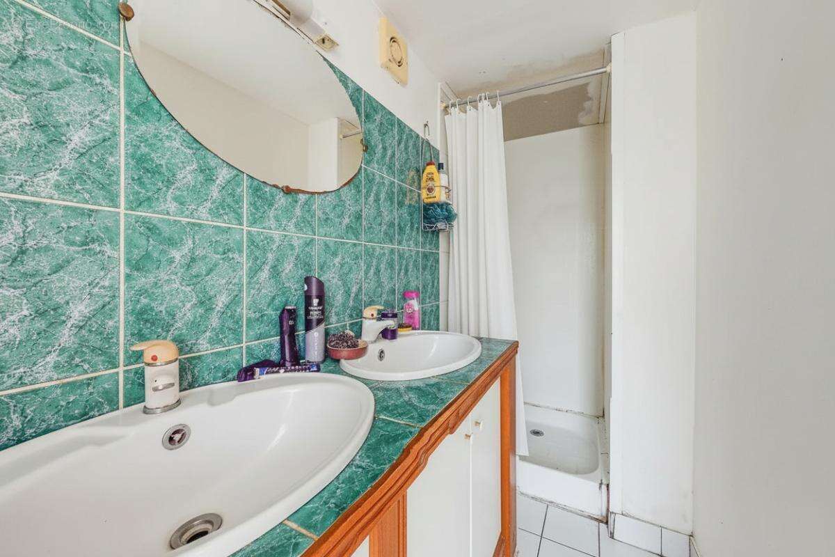 Immeuble de rapport à Saintes, 6 logements meublés, fort potentiel locatif - photo 12