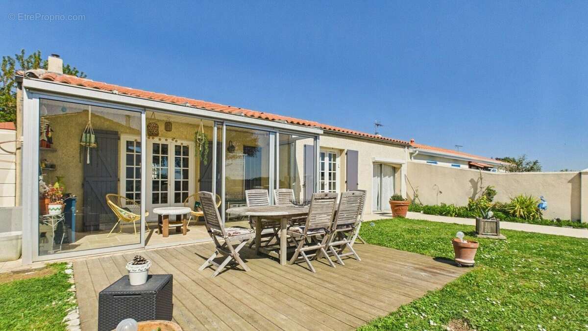 Maison 112 m² à La Jarrie  - photo 6