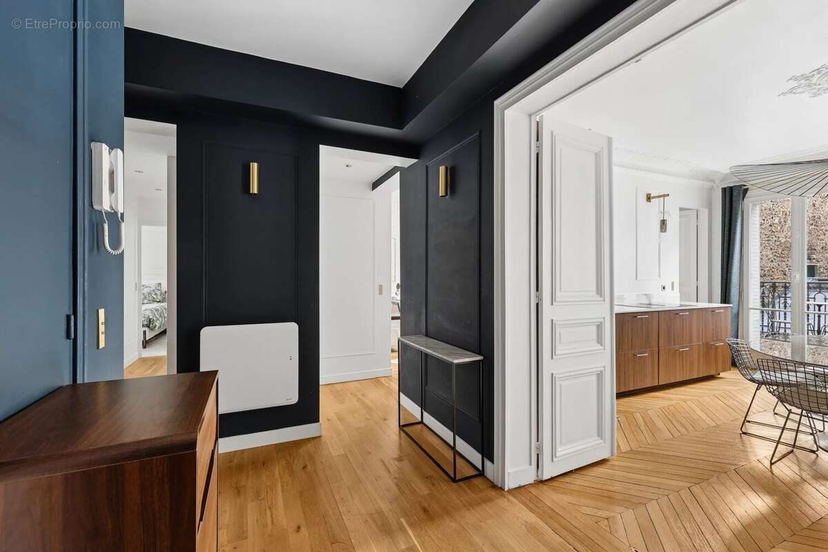 Appartement à PARIS-16E