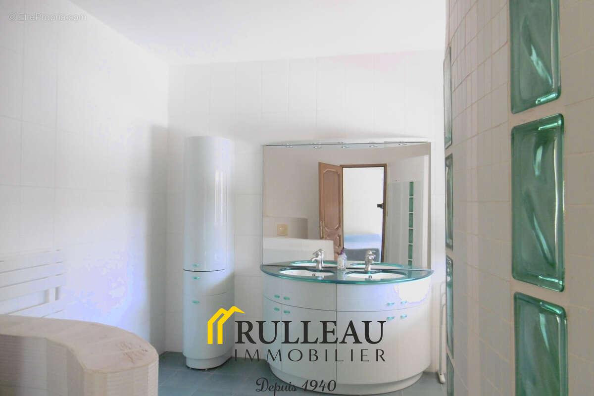 15 km de bordeaux- villa familiale de 227 m2 sur beau terrain de 3244 m2 avec terrain constructible - photo 14