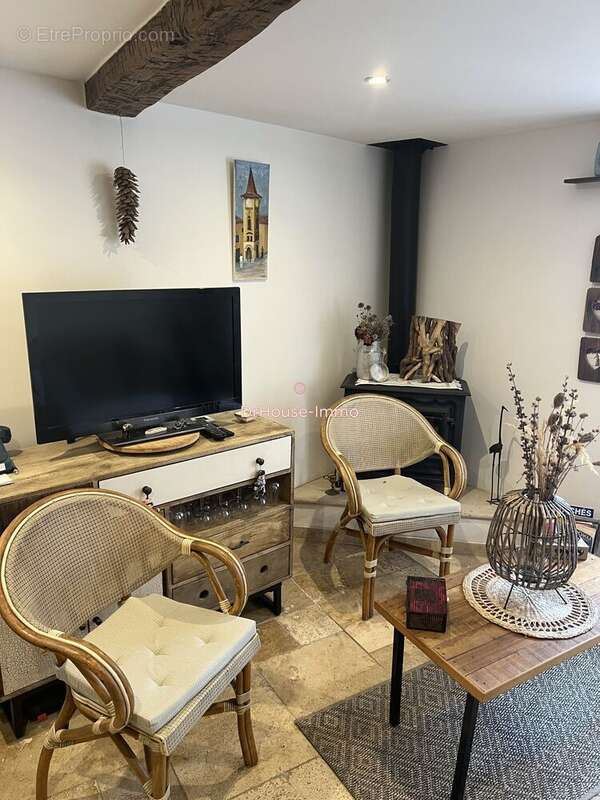 Appartement à GREOLIERES