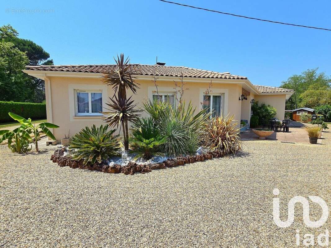 Photo 2 - Maison à SALLES