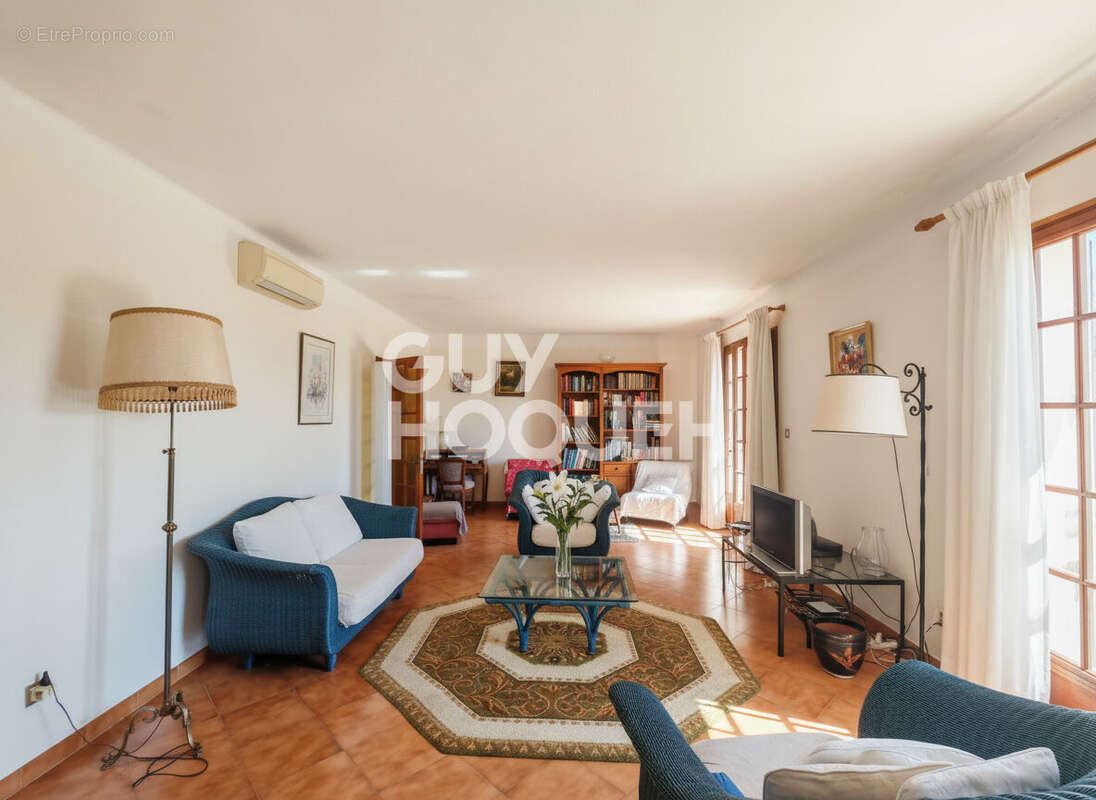 Maison BEAUMES-DE-VENISE - 200 m² habitables - R+1 - Piscine, Garage, Terrasse, Atelier - photo 6