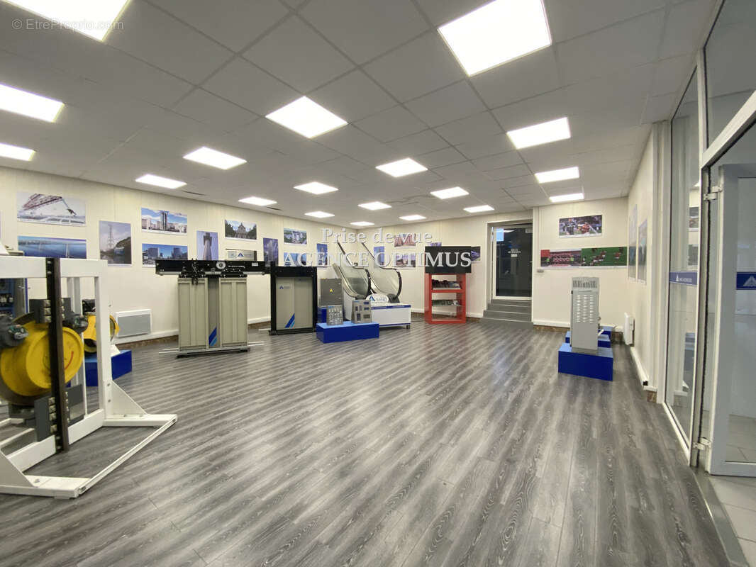 Commerce à VILLENEUVE-LA-GUYARD