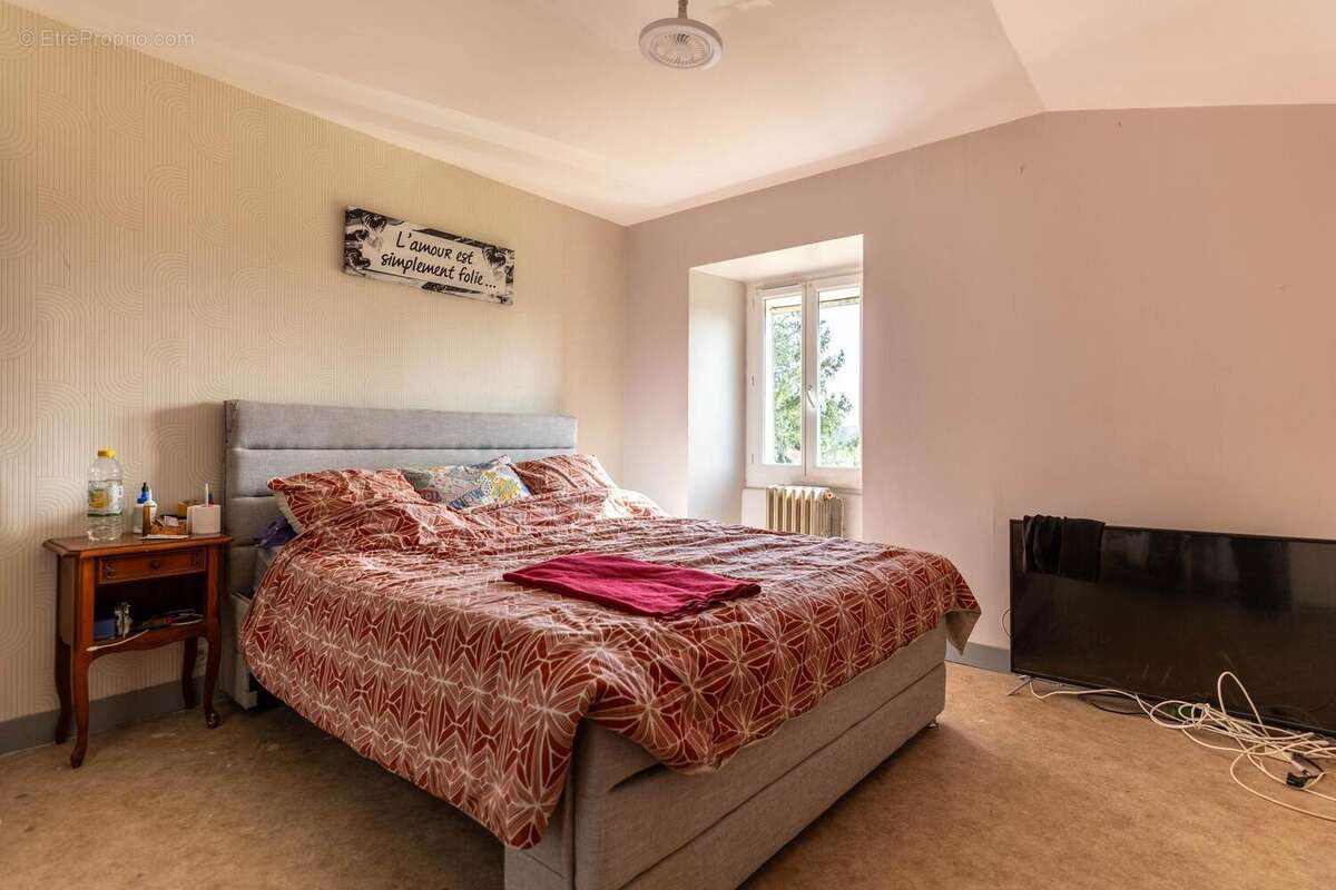 Maison 188 m² à Saint-Sornin  - photo 6