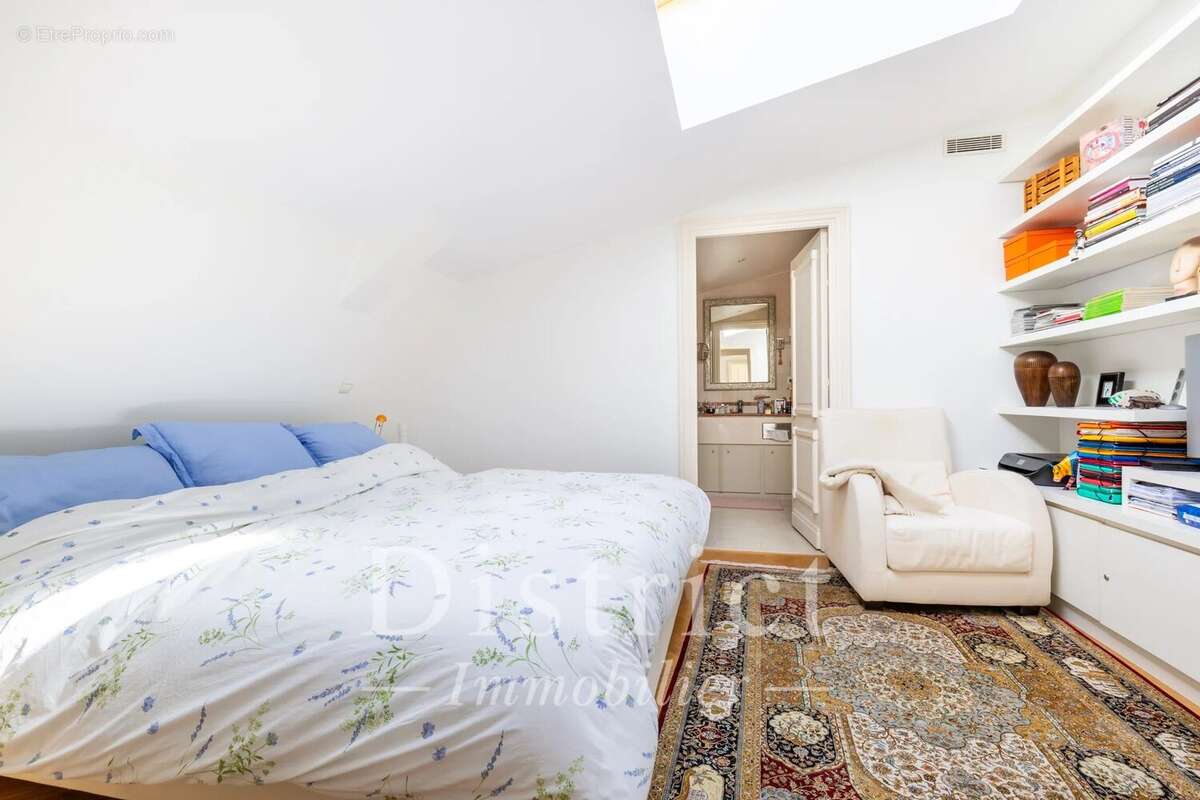 Appartement à PARIS-8E
