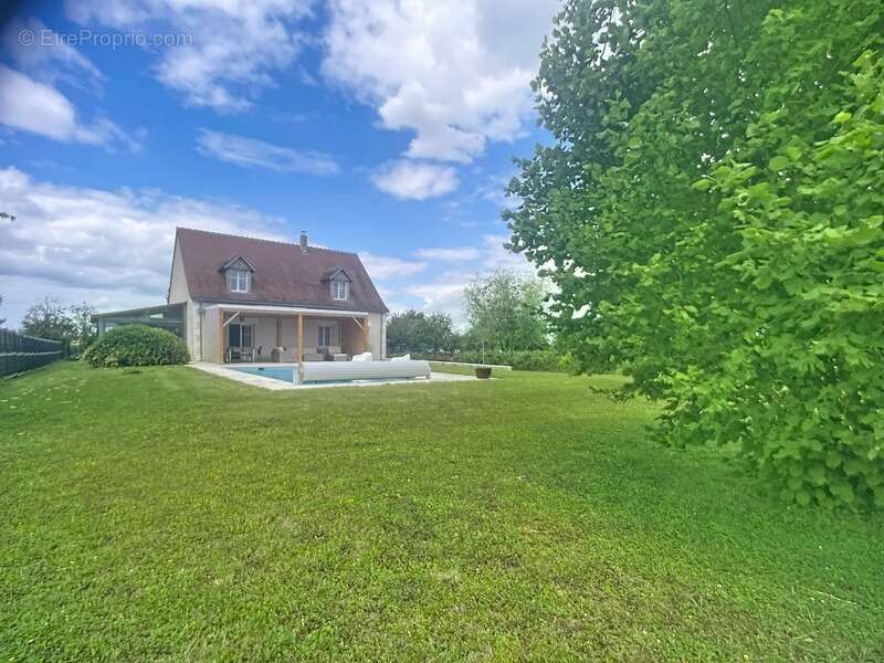 "Le charme d'une propriété familiale au cœur de la campagne tourangelle" - photo 4