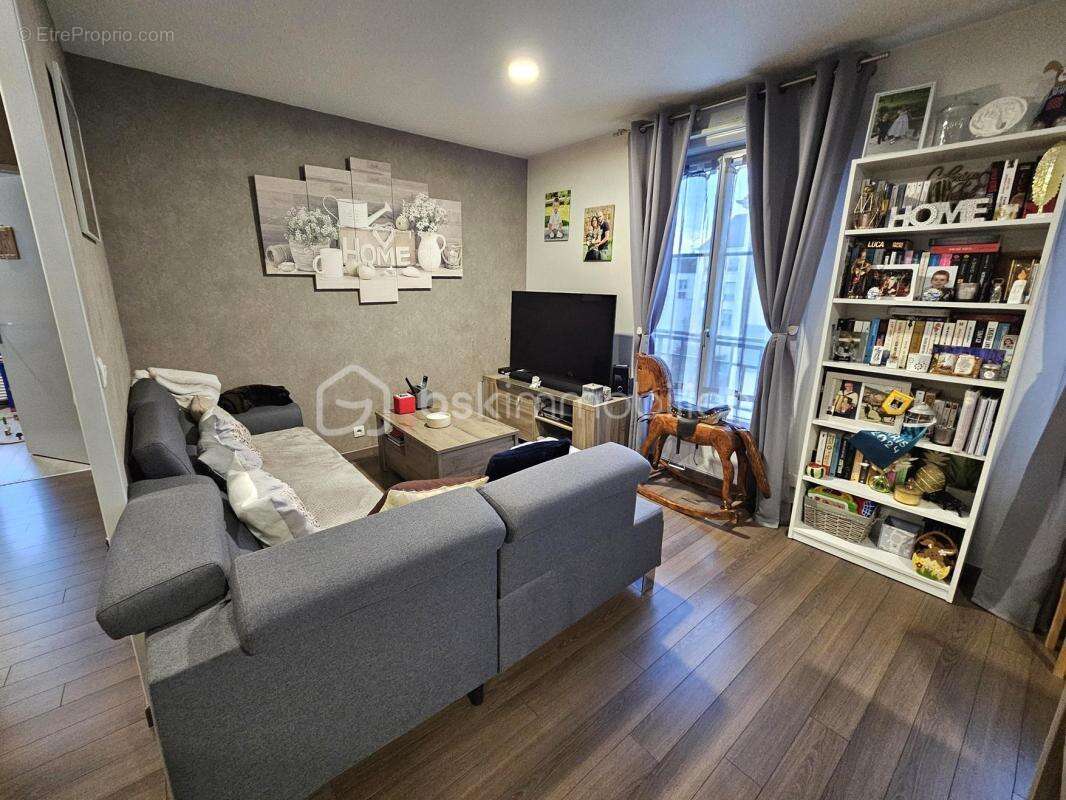 Appartement à VAUJOURS