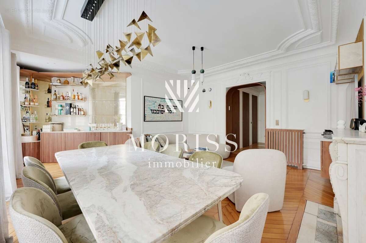 Appartement à PARIS-16E