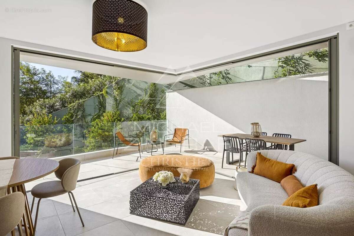 Appartement à MANDELIEU-LA-NAPOULE