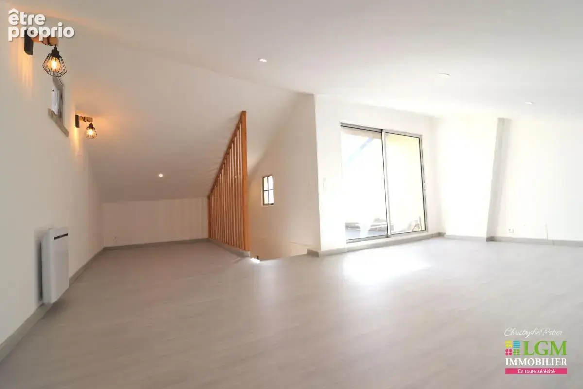 VISAN (84) - De beaux volumes pour cette maison de village de 150 m² avec 3 chambres et vue sur la vallée - photo 11