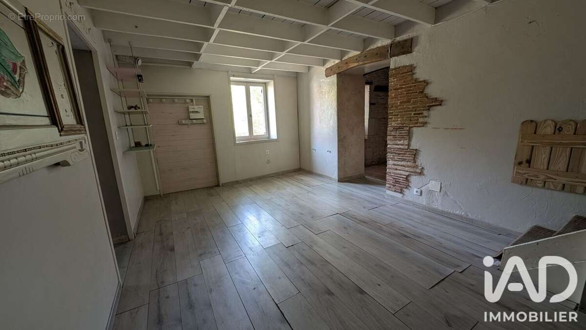 Maison 96 m² à Blet  - photo 5