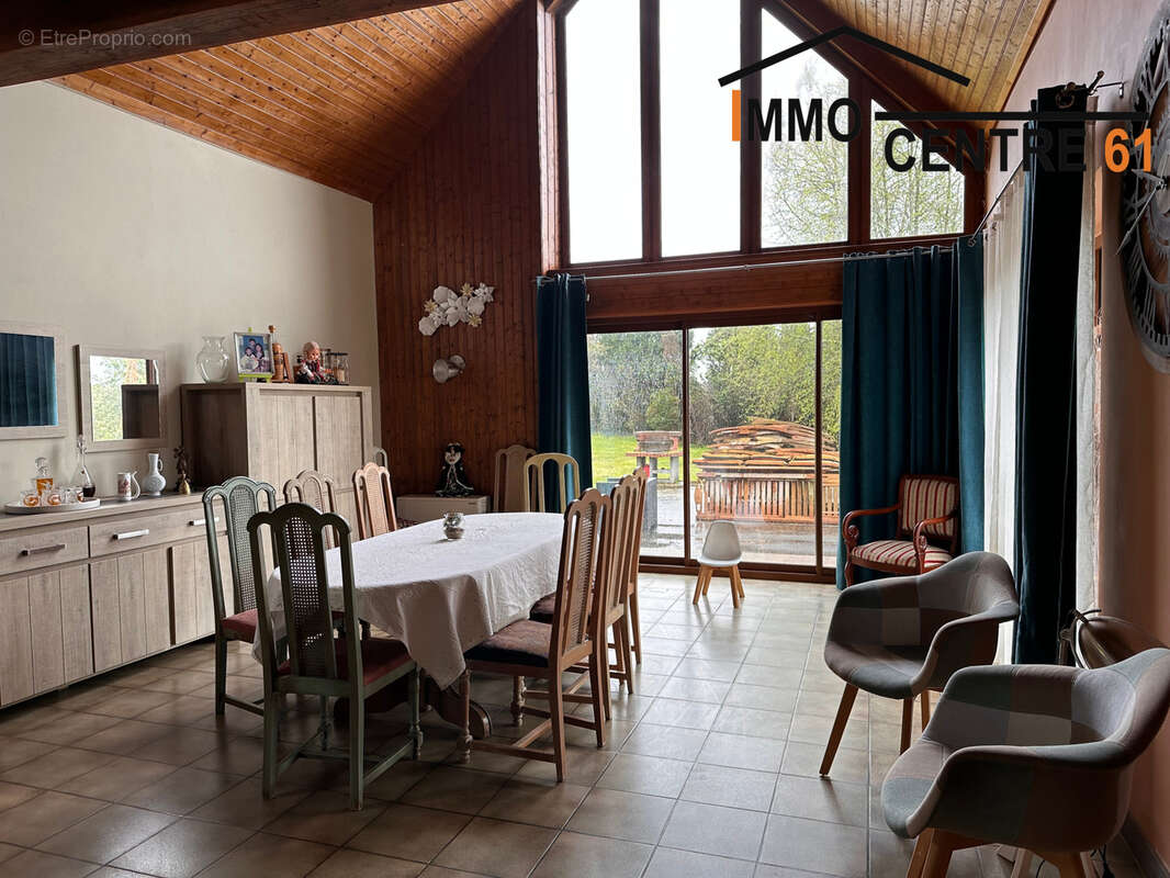 Maison d'architecte 5 chambres et un gîte de 64m2 sur un terrain de 5527m2 arboré. - photo 8