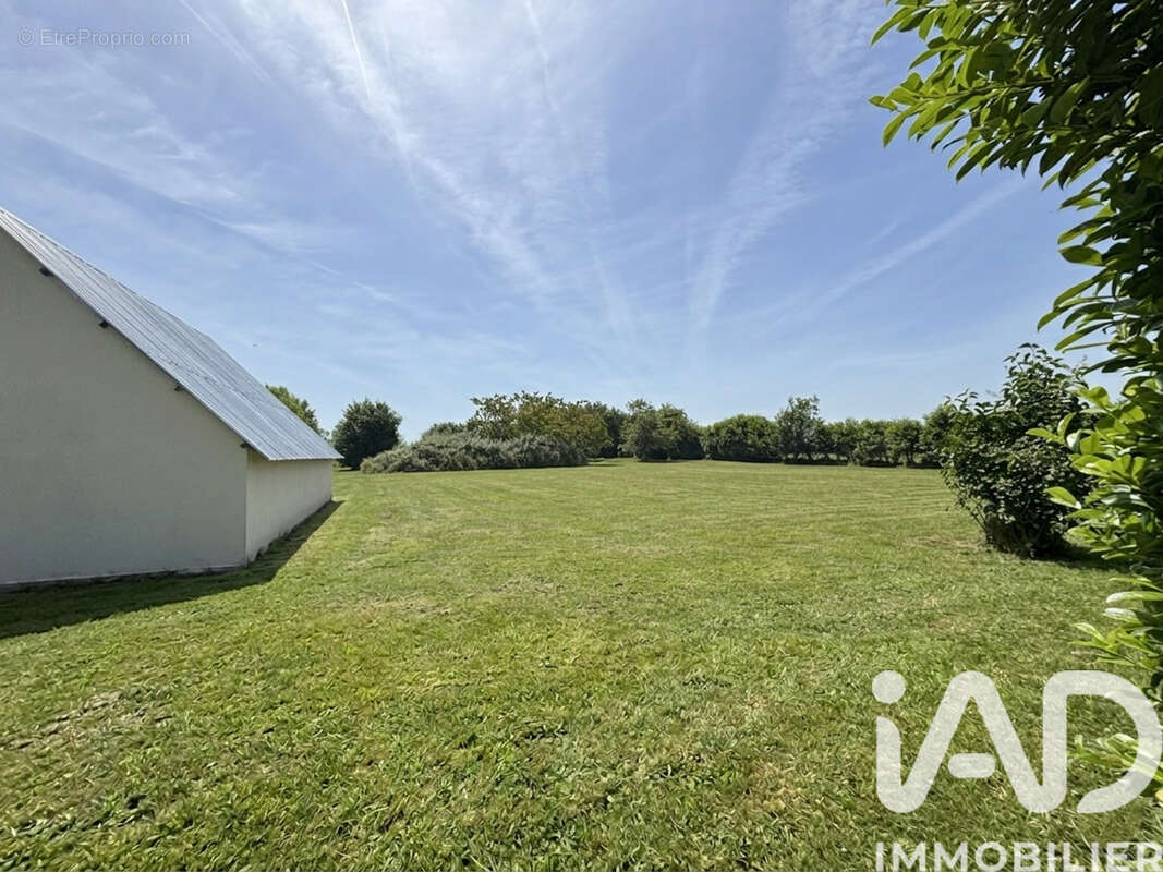 Terrain 2281 m² à Amboise  - photo 3