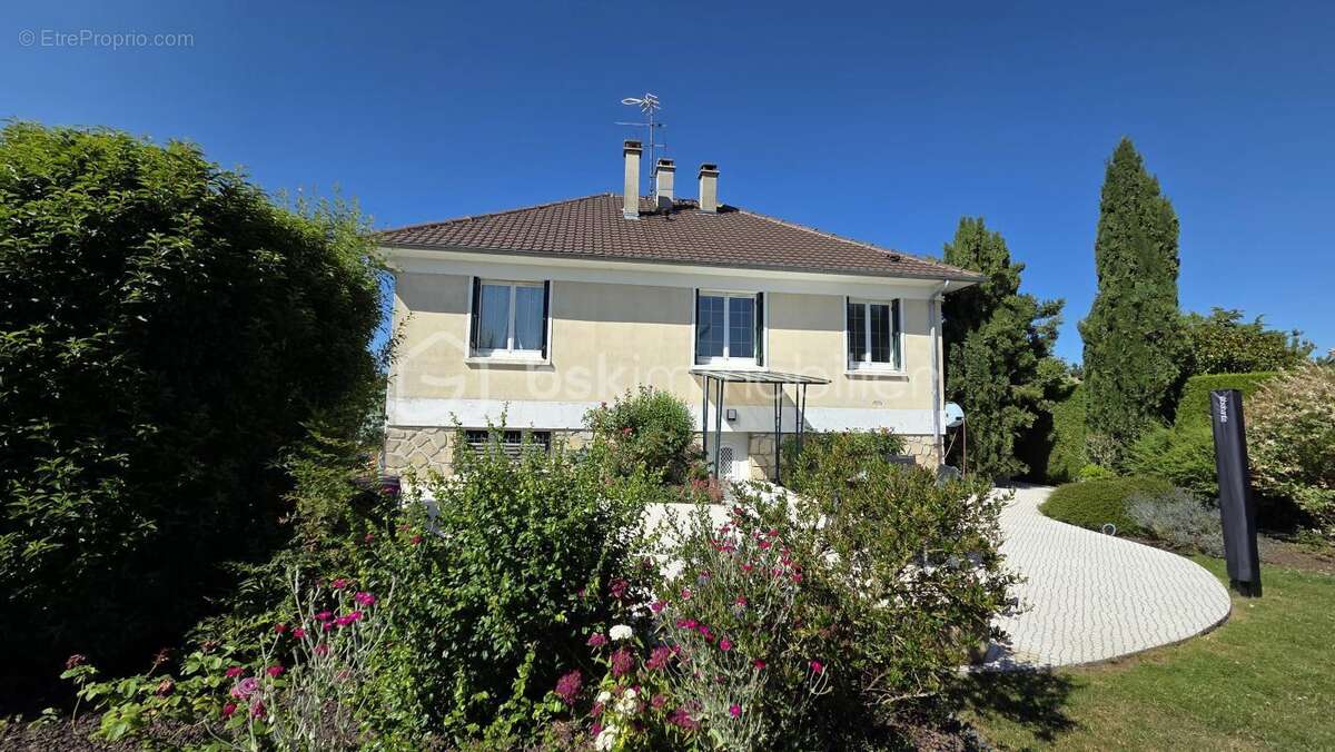 Maison à FONTENAY-TRESIGNY