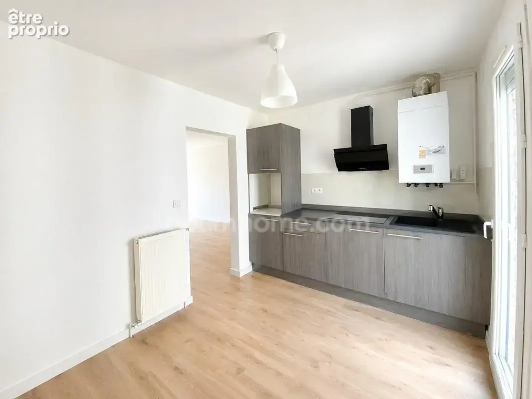 Appartement traversant rénové avec balcon et cave 4 pièces 74 m2 à SETE (34) - photo 6
