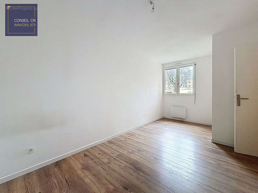 Appartement à SAINT-GENIS-LAVAL